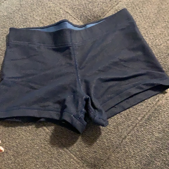 Lululemon shorts size 2 - Picture 3 of 4